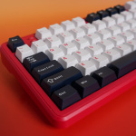 全尺寸鍵盤的逆襲：狼蛛F108Pro，一個"大"有可為的現(xiàn)代復(fù)古派