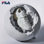 FILA 斐樂 HERITAGE RUNNING系列 女子跑鞋 F12W141116F-WA 微白/雨霧灰 38