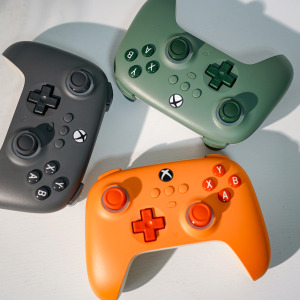 八位堂猎户座Xbox追光版手柄：炫彩与手感的极致融合