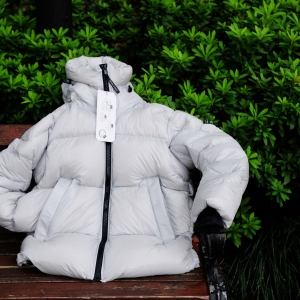 没有暖气的冬天，入手鹅铠甲G303机能鹅绒服2.0，蓬松保暖颜值高！超喜欢