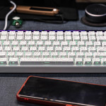 高精磁轴，炫酷大灯箱，性价比溢出的狼蛛HERO84HE表现如何