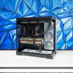 大视野海景房，安钛克C8 Curve Wood+索泰GeForce RTX 5070 Ti AMP EXTREME INFINITY装机
