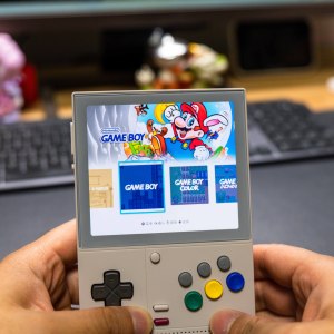 「接近毕业」Retroid Pocket Classic 竖版掌机上手体验