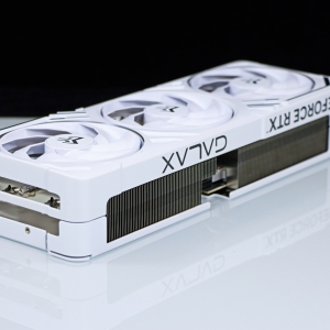 影驰 RTX 5080 金属大师 白金版 OC 实测！