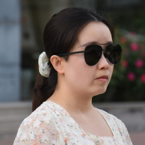 米家超薄折叠偏光太阳镜：一折塞口袋，防晒和便携兼得