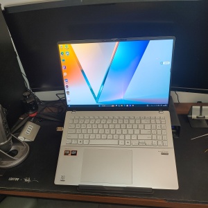 Zen5 架构 + RDNA3.5 核显！华硕无畏锐龙版如何重塑性能天花板 