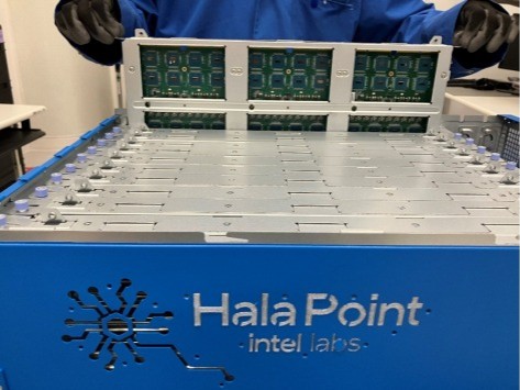 英特尔全新神经拟态系统Hala Point，有望降低AI应用能耗，推进实时持续学习