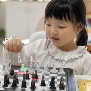 把AI应用到实体棋盘上！费米L6智能国际象棋：告别网络依赖，重归线下下棋