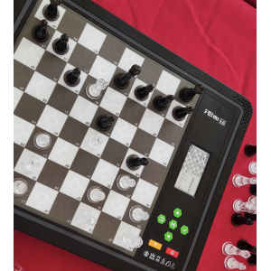 网络下国际象棋没感觉？费米L6智能电子棋盘实现“人机陪练和对战”
