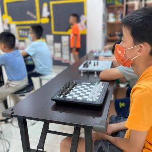 人工智能驱动国际象棋学习新选择 费米L6让线下也能“人机对弈”