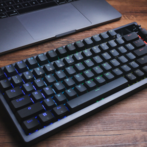 ROG夜魔三模机械键盘：颜值、手感、可玩性统统拉满