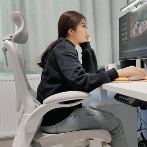 永艺人体工学女性椅，打造清新舒适女生电脑房！