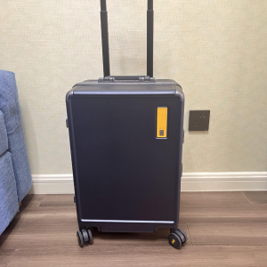 地平线8号HE氦铝框登机箱全测评，主打高级精致的男士行李箱应该是什么样的